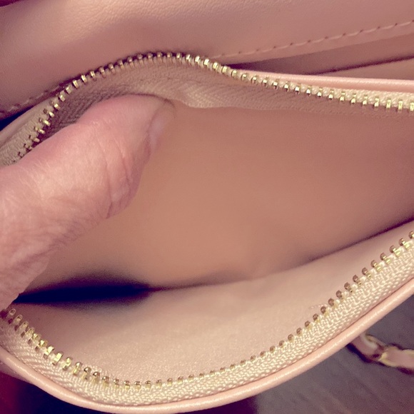 BEBE LIGHT PINK CROSSBODY. Pink rope like material throughout strap.Quilted.NWOT - Picture 7 of 9